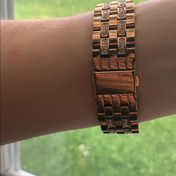 MICHAEL KORS GOLD WOMENS WATCH - Picture 2 of 3